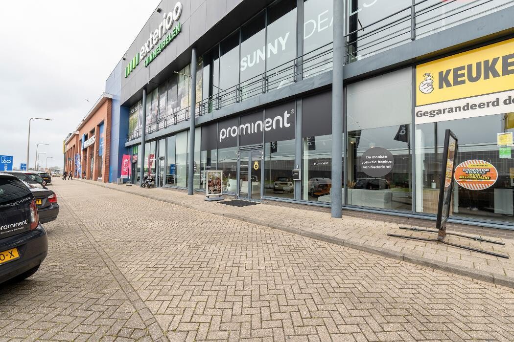 Foto's Meubelwinkel Prominent Wateringen | Relaxstoelen | Sta-op stoelen | Banken