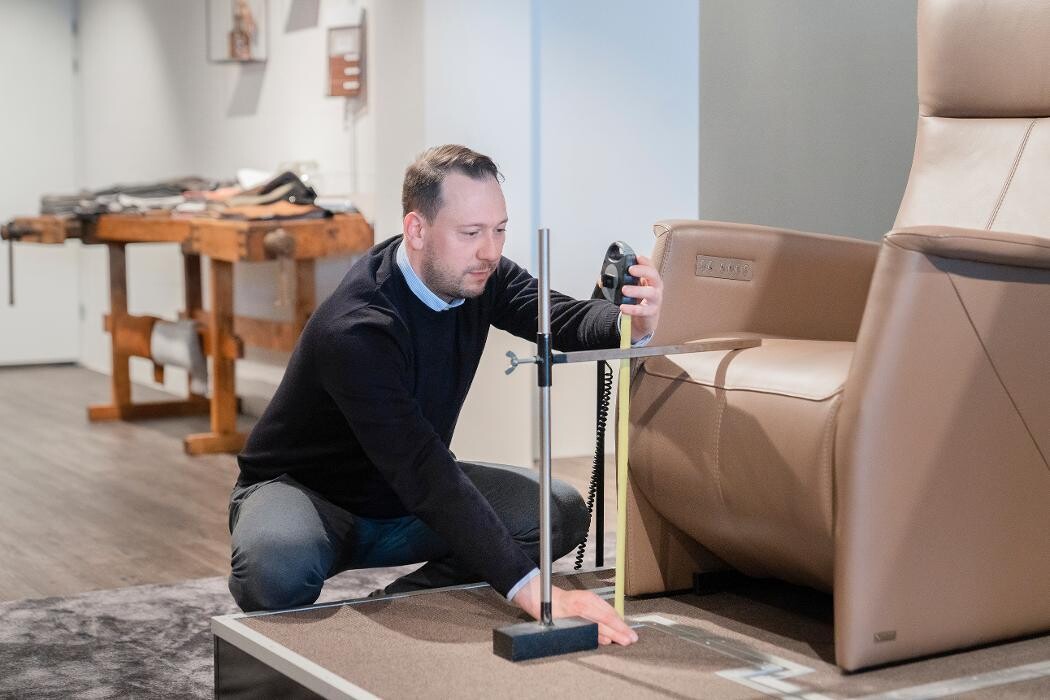 Foto's Meubelwinkel Prominent Wateringen | Relaxstoelen | Sta-op stoelen | Banken