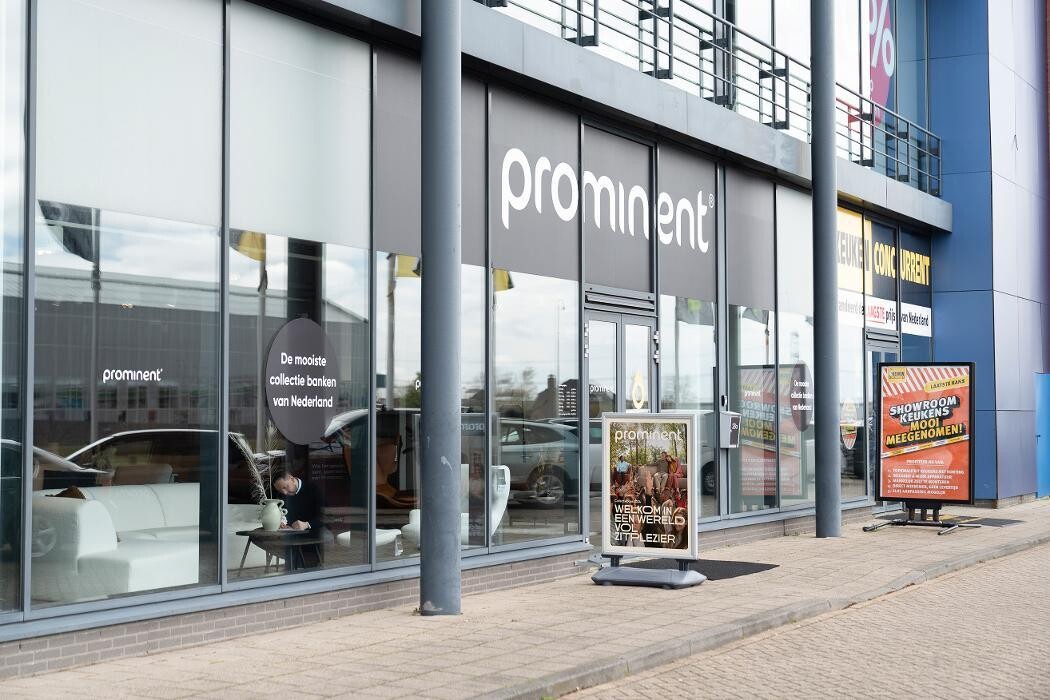 Foto's Meubelwinkel Prominent Wateringen | Relaxstoelen | Sta-op stoelen | Banken