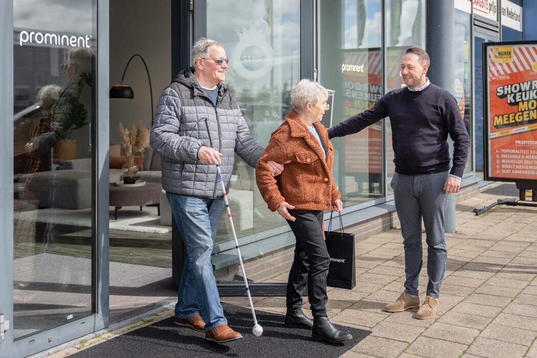 Foto's Meubelwinkel Prominent Wateringen | Relaxstoelen | Sta-op stoelen | Banken