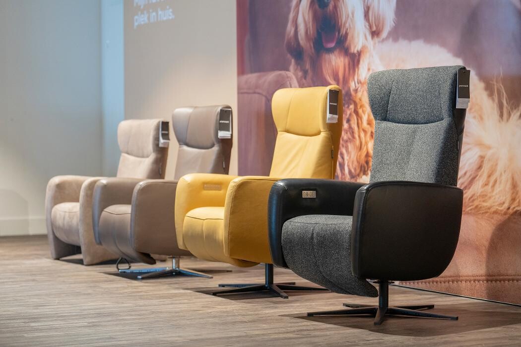 Foto's Meubelwinkel Prominent Wateringen | Relaxstoelen | Sta-op stoelen | Banken
