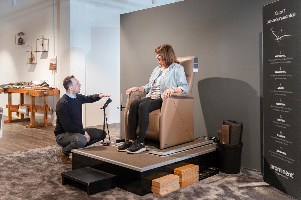 Foto's Meubelwinkel Prominent Wateringen | Relaxstoelen | Sta-op stoelen | Banken