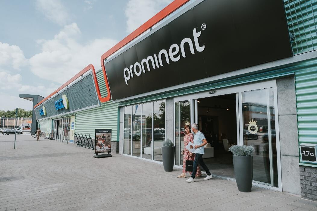 Foto's Meubelwinkel Prominent Roosendaal | Relaxstoelen | Sta-op stoelen | Banken