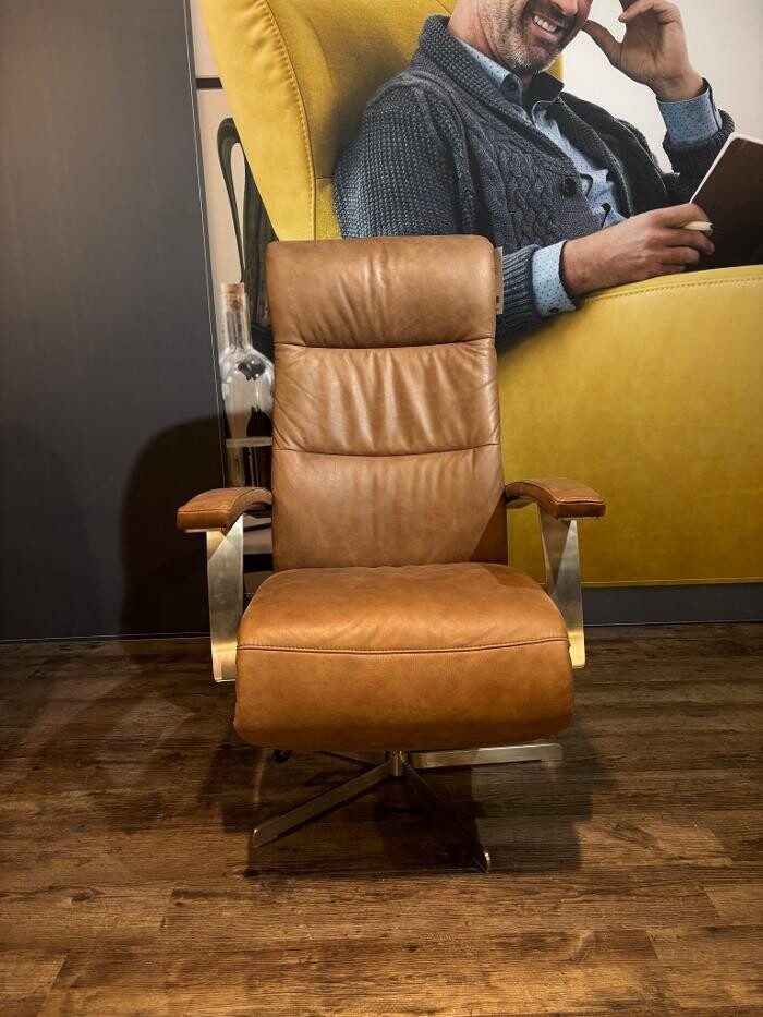 Foto's Meubelwinkel Prominent Roosendaal | Relaxstoelen | Sta-op stoelen | Banken