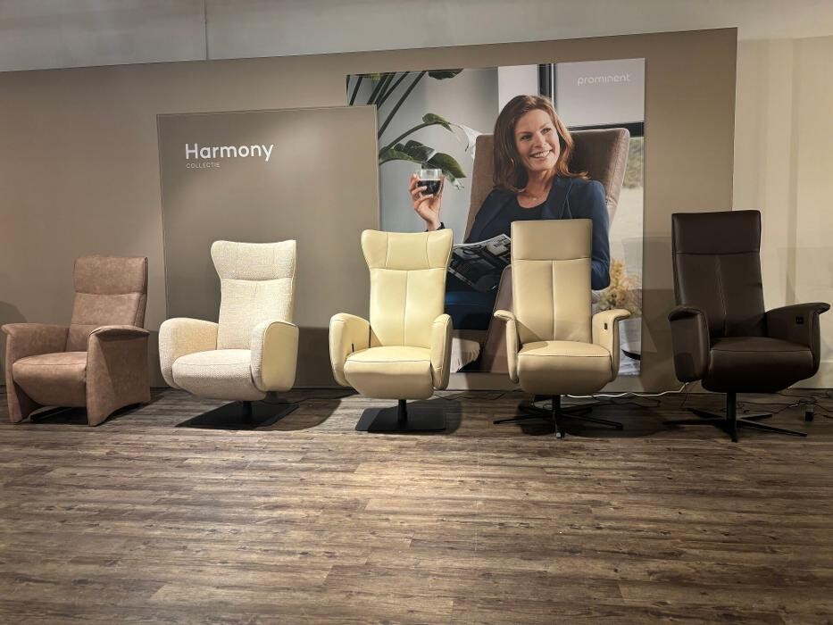 Foto's Meubelwinkel Prominent Roosendaal | Relaxstoelen | Sta-op stoelen | Banken