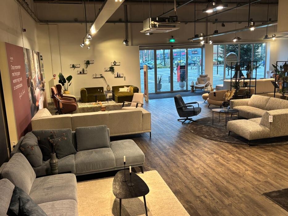 Foto's Meubelwinkel Prominent Roosendaal | Relaxstoelen | Sta-op stoelen | Banken