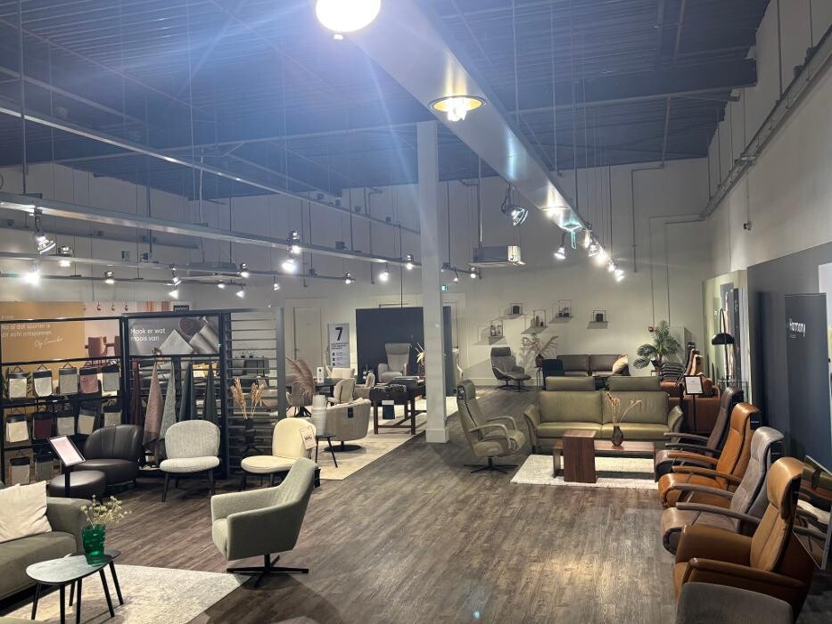 Foto's Meubelwinkel Prominent Roosendaal | Relaxstoelen | Sta-op stoelen | Banken