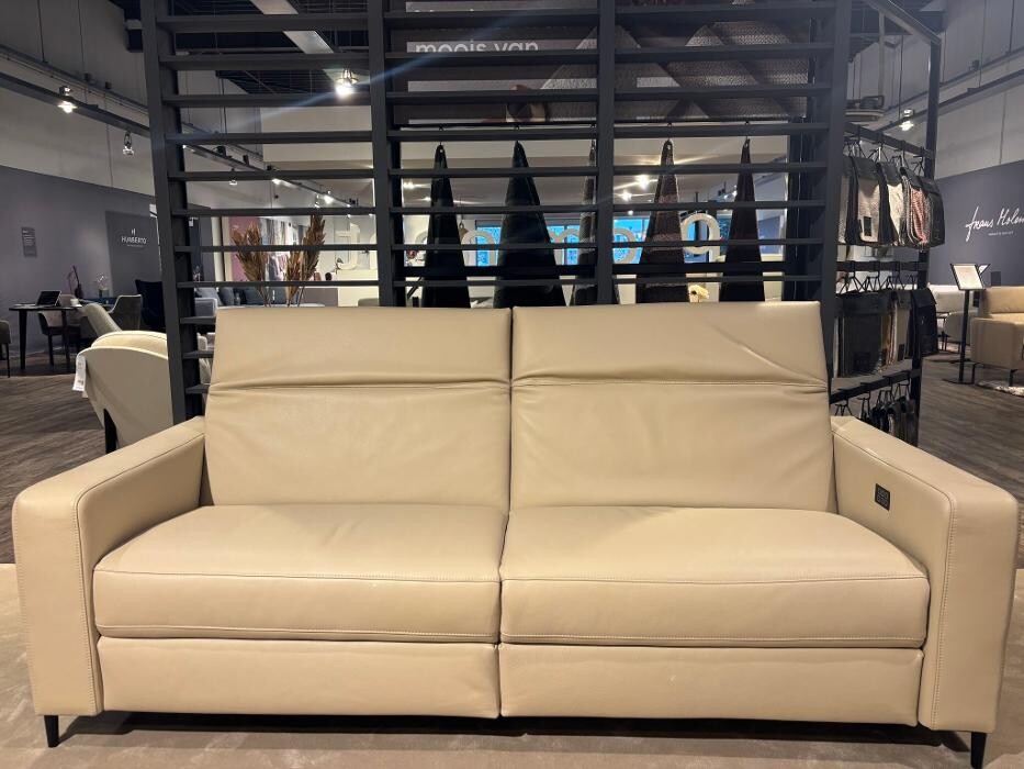 Foto's Meubelwinkel Prominent Roosendaal | Relaxstoelen | Sta-op stoelen | Banken