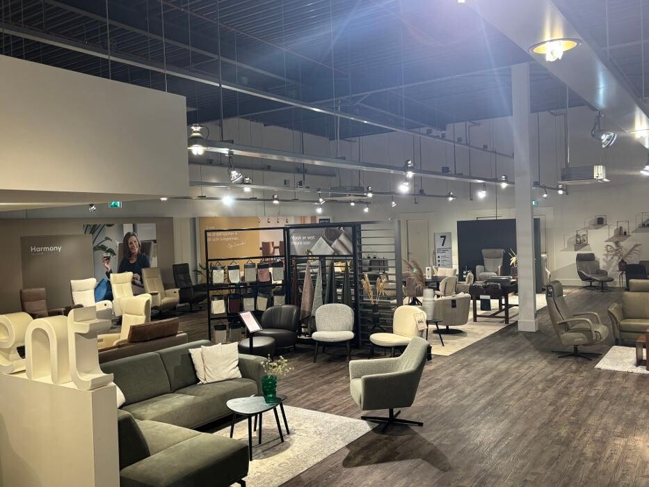 Foto's Meubelwinkel Prominent Roosendaal | Relaxstoelen | Sta-op stoelen | Banken
