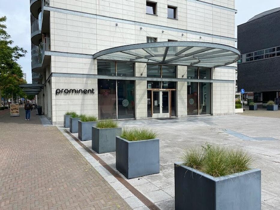 Foto's Meubelwinkel Prominent Maastricht | Relaxstoelen | Sta-op stoelen | Banken