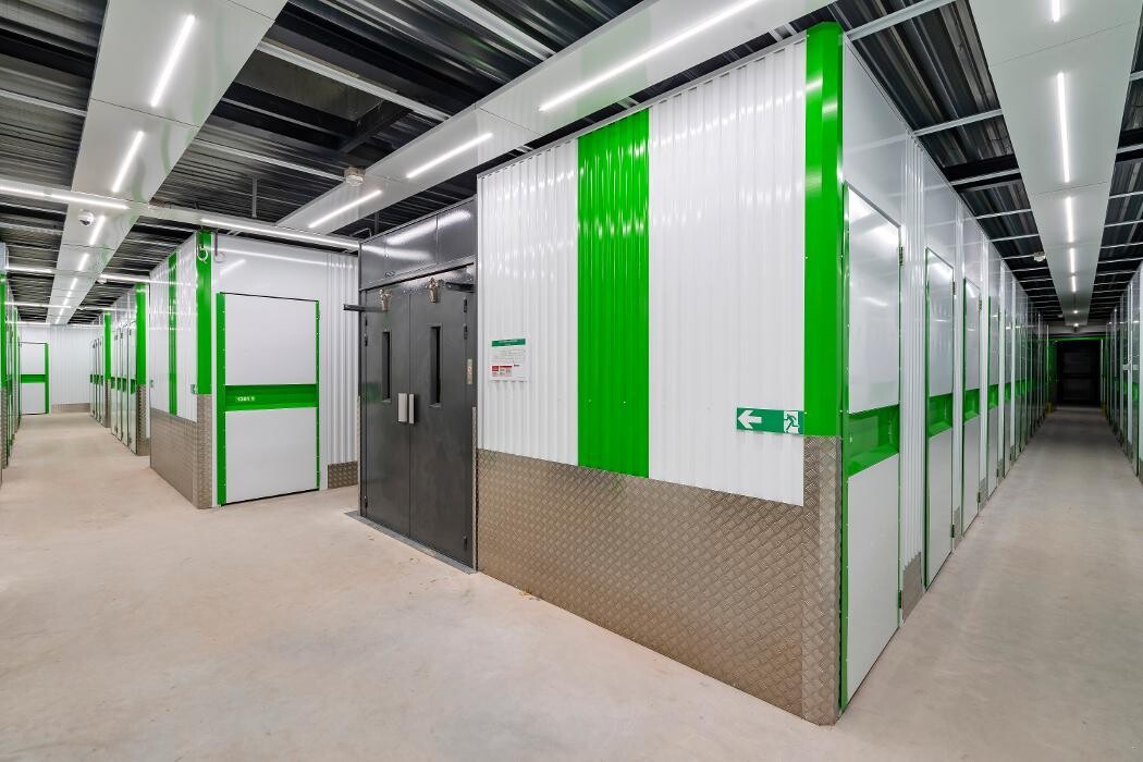 Foto's 1BOX Self Storage Helmond Kanaaldijk Opslagruimte huren