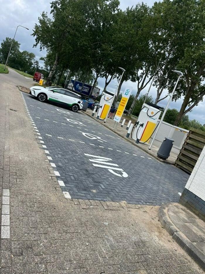 Foto's Shell Recharge Charging Station