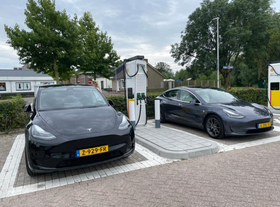 Foto's Shell Recharge Charging Station