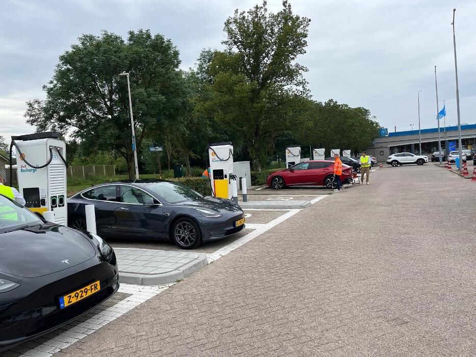 Foto's Shell Recharge Charging Station