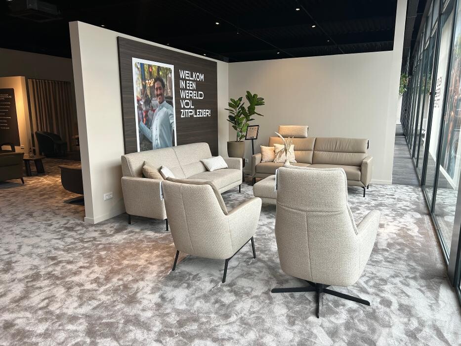 Foto's Meubelwinkel Prominent Groningen | Relaxstoelen | Sta-op stoelen | Banken