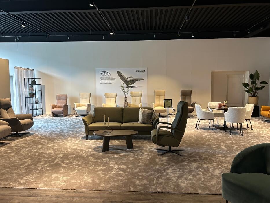 Foto's Meubelwinkel Prominent Groningen | Relaxstoelen | Sta-op stoelen | Banken