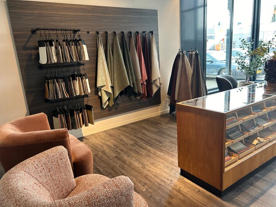 Foto's Meubelwinkel Prominent Groningen | Relaxstoelen | Sta-op stoelen | Banken