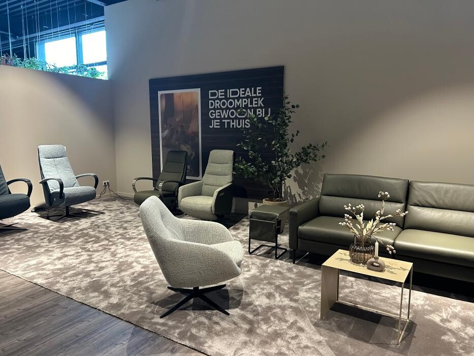 Foto's Meubelwinkel Prominent Groningen | Relaxstoelen | Sta-op stoelen | Banken