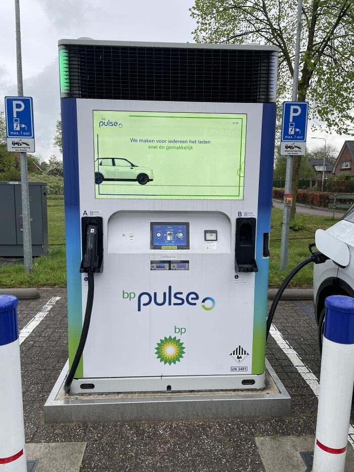 Foto's bp pulse laadstation