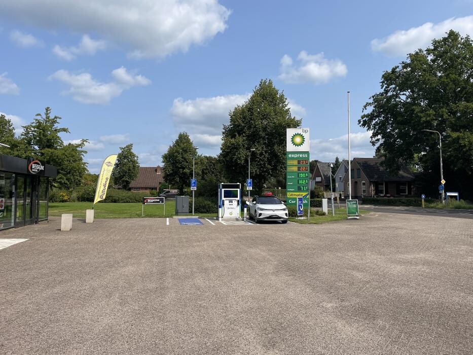 Foto's bp pulse laadstation