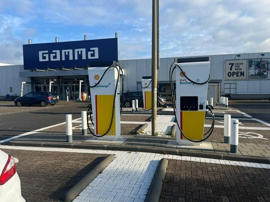 Foto's Shell Recharge Charging Station