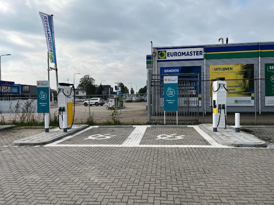 Foto's Shell Recharge Charging Station