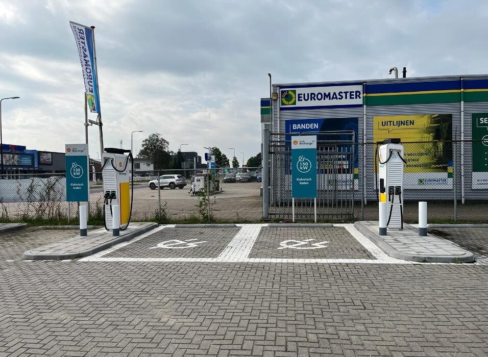 Foto's Shell Recharge Charging Station