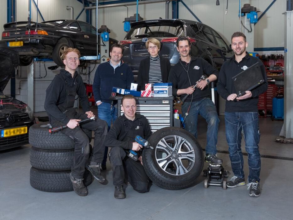 Foto's Autobedrijf de Kort VETOS-dealer in Toyota gespecialiseerd