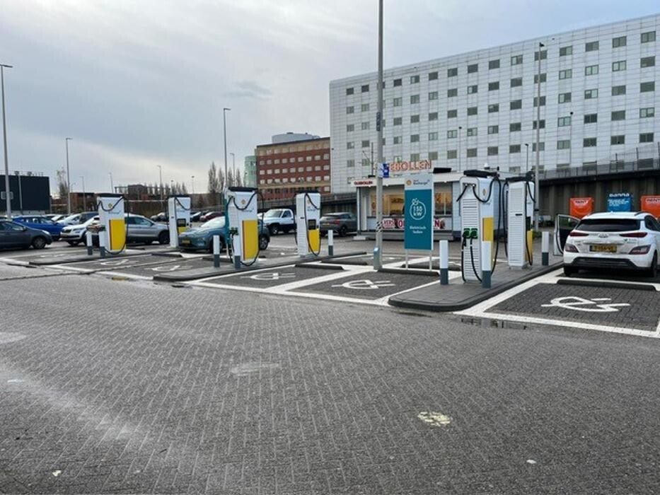 Foto's Shell Recharge Charging Station