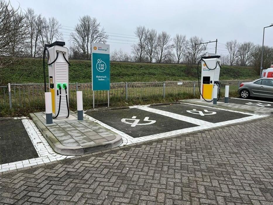 Foto's Shell Recharge Charging Station
