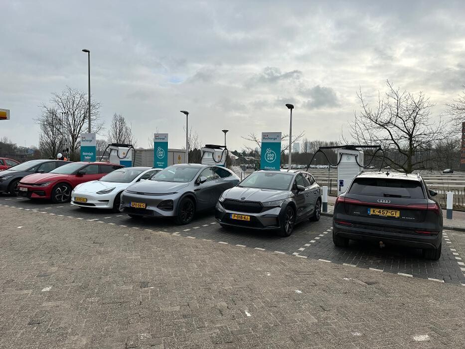 Foto's Shell Recharge Charging Station