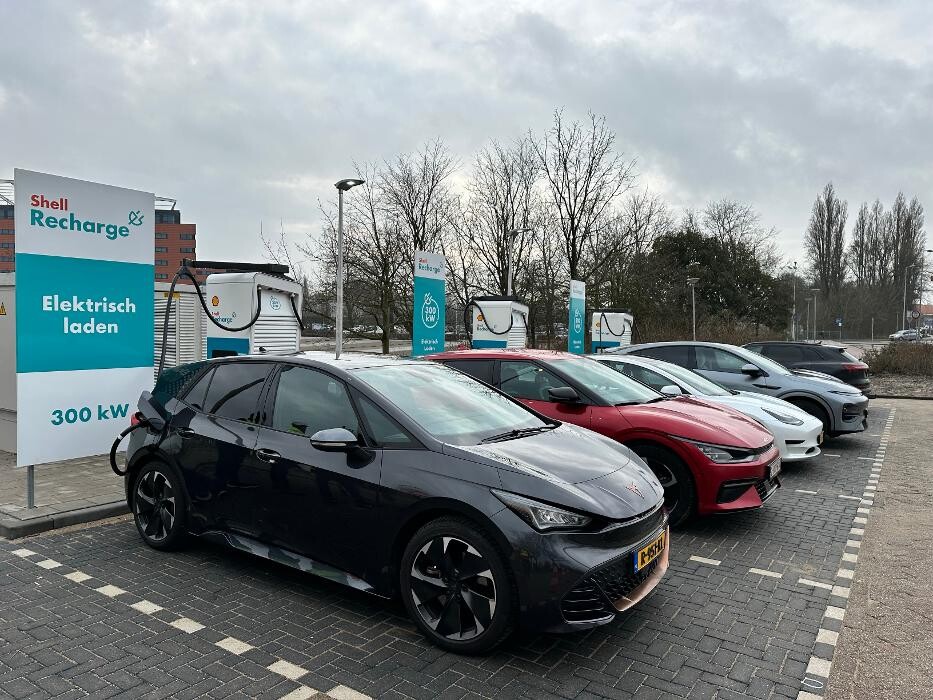 Foto's Shell Recharge Charging Station