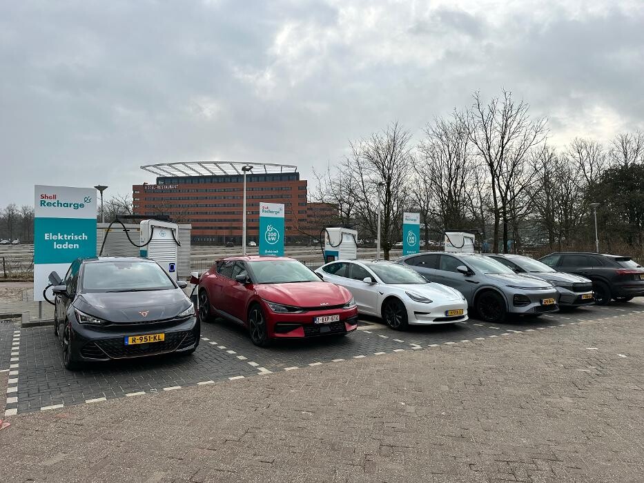 Foto's Shell Recharge Charging Station