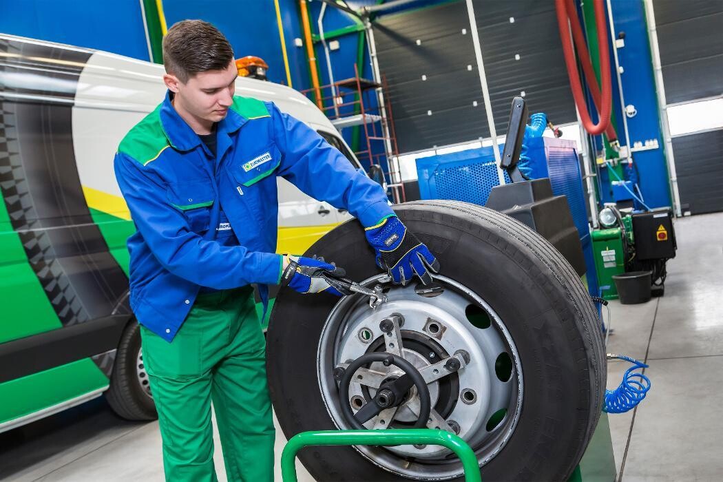 Foto's Euromaster Enschede Truck