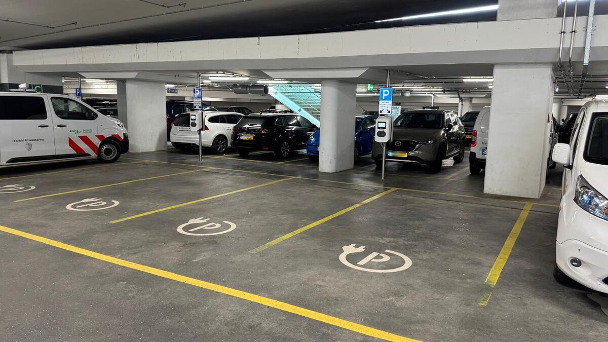 Foto's Eneco Charging Station