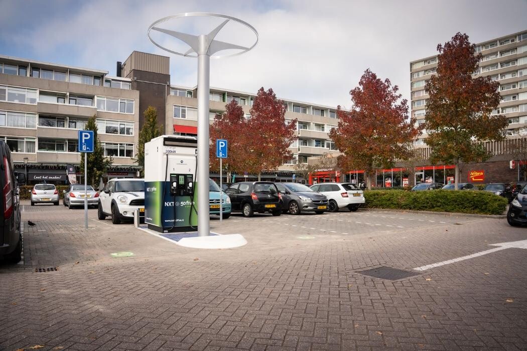 Foto's NXT 50five Charging Station