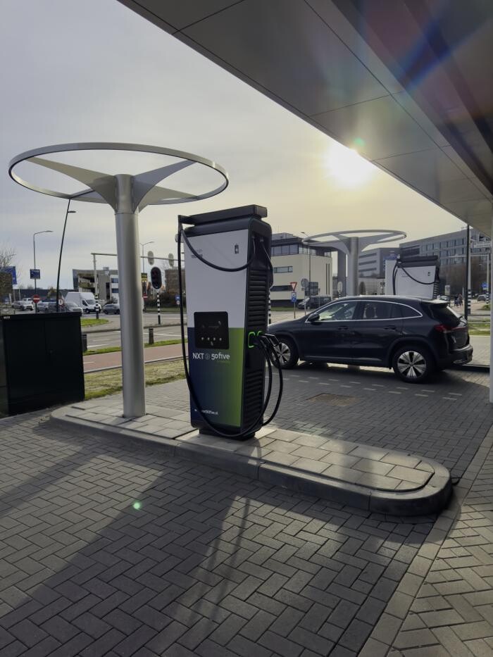 Foto's NXT 50five Charging Station