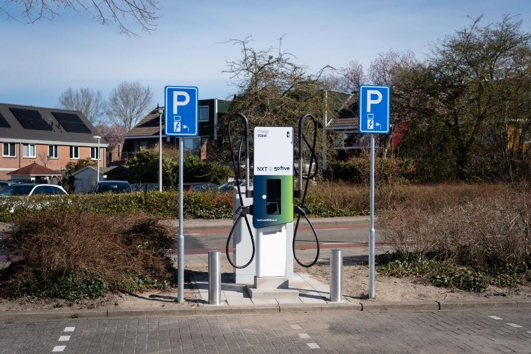 Foto's NXT 50five Charging Station