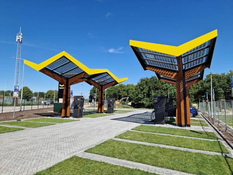 Foto's Fastned Charging Station