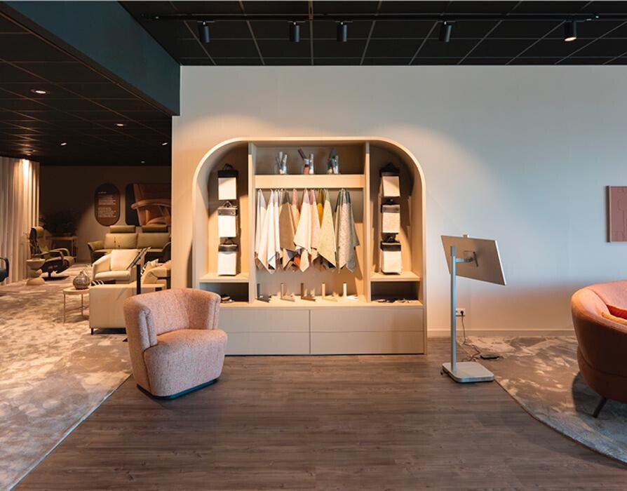 Foto's Meubelwinkel Prominent Vianen | Relaxstoelen | Sta-op stoelen | Banken