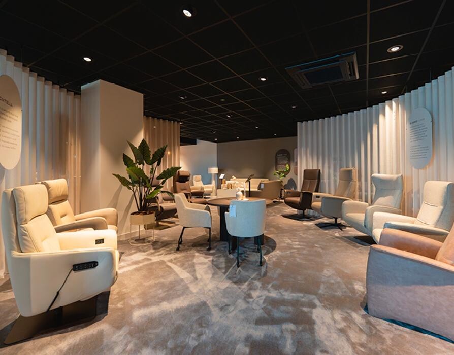 Foto's Meubelwinkel Prominent Vianen | Relaxstoelen | Sta-op stoelen | Banken