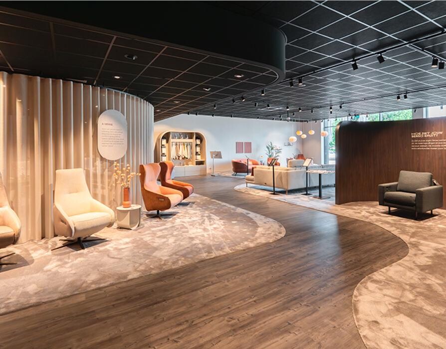 Foto's Meubelwinkel Prominent Vianen | Relaxstoelen | Sta-op stoelen | Banken