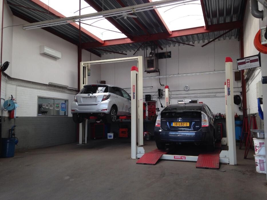Foto's Autobedrijf De Lijnbaan | VETOS TOP Merkspecialist in Toyota
