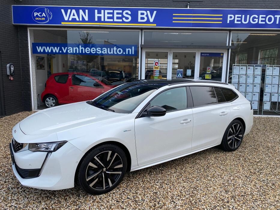 Foto's van Hees Automobielbedrijf bv