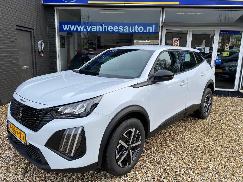 Foto's van Hees Automobielbedrijf bv