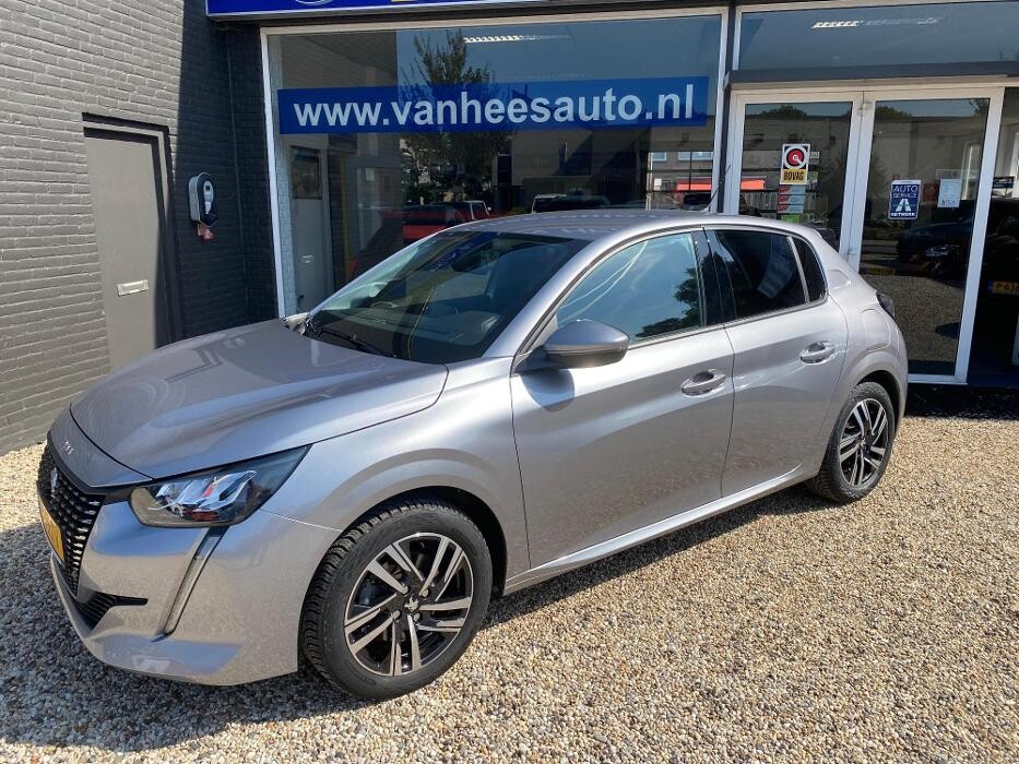 Foto's van Hees Automobielbedrijf bv