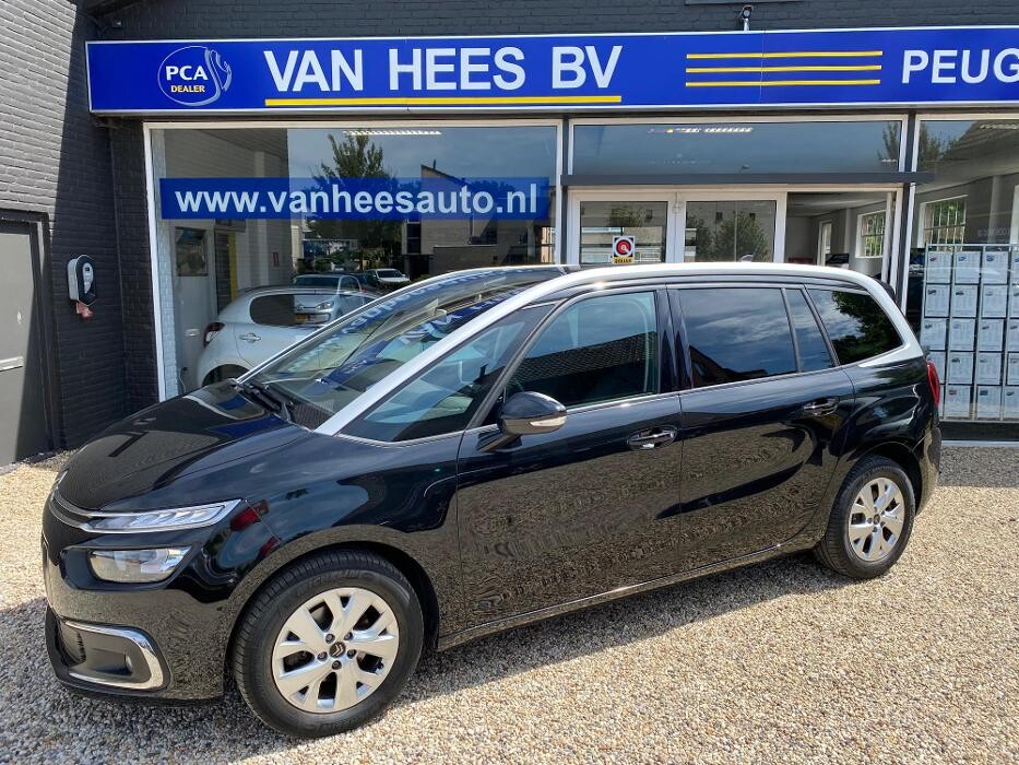 Foto's van Hees Automobielbedrijf bv