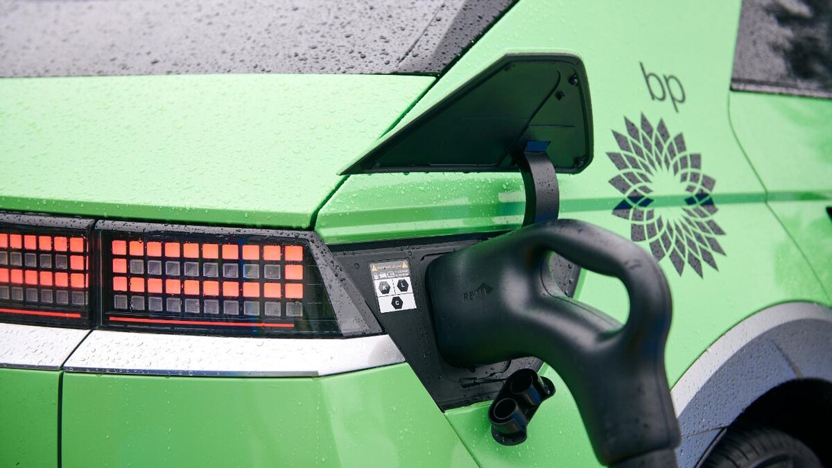 Images bp charge Charging Station