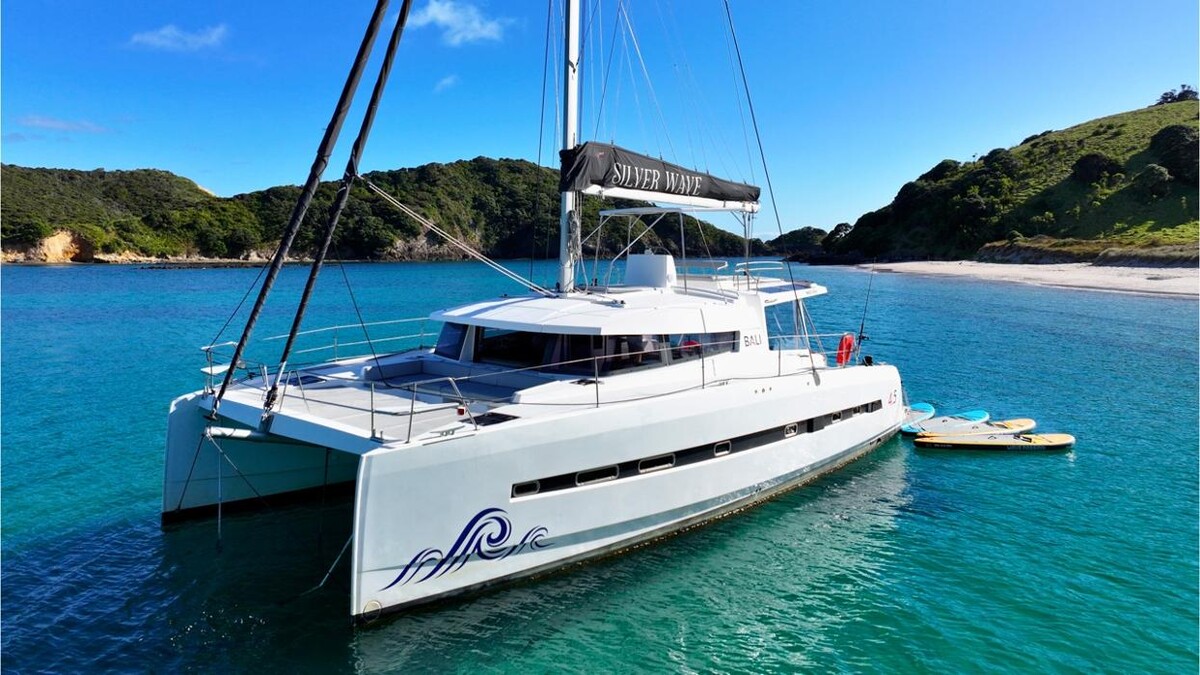 Images Silver Wave Yacht Charters