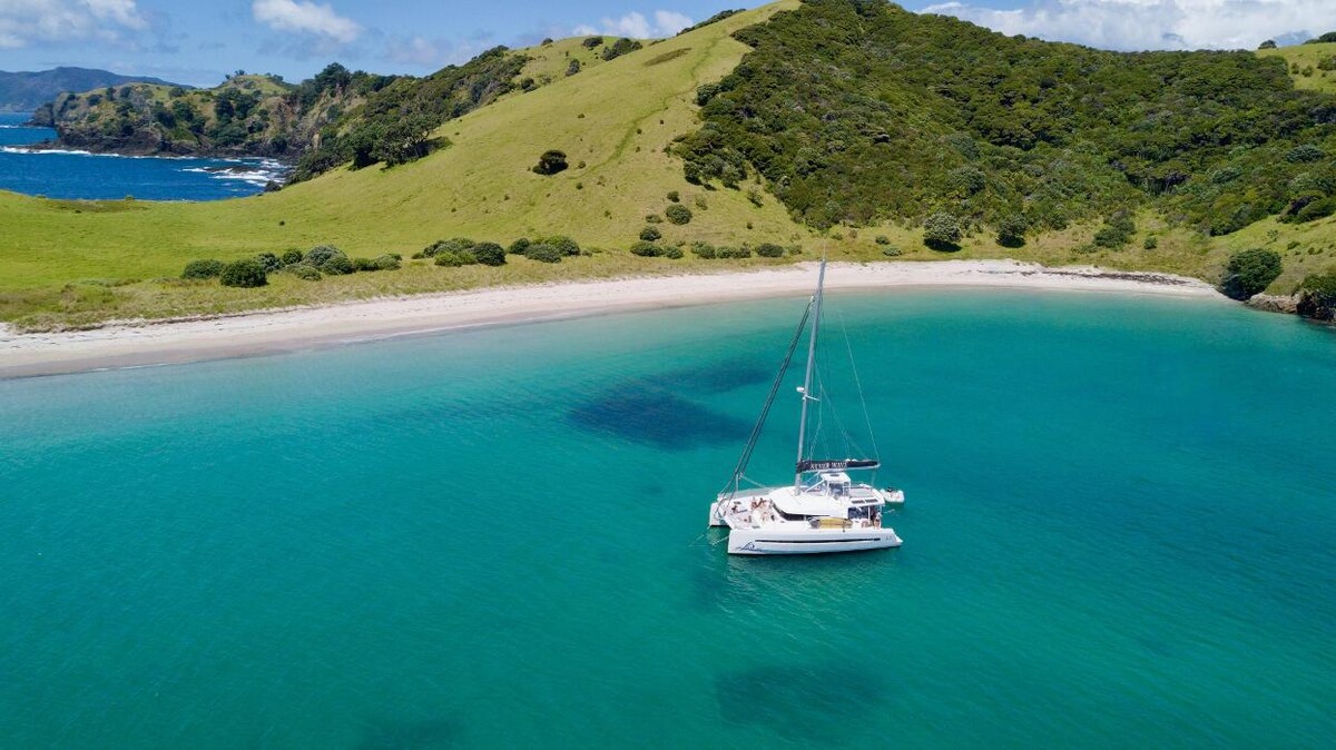 Images Silver Wave Yacht Charters